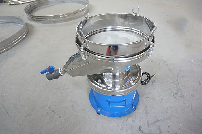 450過濾篩出料口處加裝閥門裝置，便于控制物料的出料量。