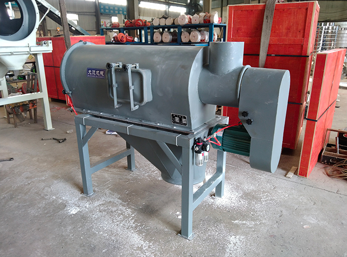 氣流篩采用碳鋼材質(zhì)的外殼，臥式的篩網(wǎng)利用風(fēng)力與物料的離心力對物料進行篩分。產(chǎn)量高，效果好。