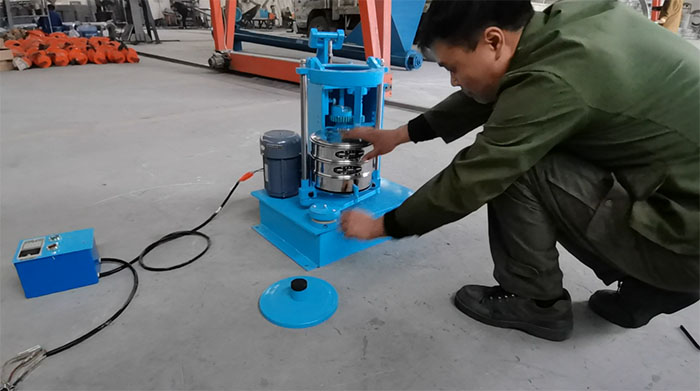 標(biāo)準(zhǔn)振篩機(jī)使用注意事項(xiàng)。