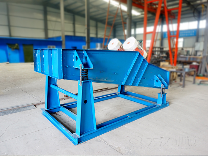 大型振動篩主要是用來篩分煤礦，礦石一些大型的篩分場地中。